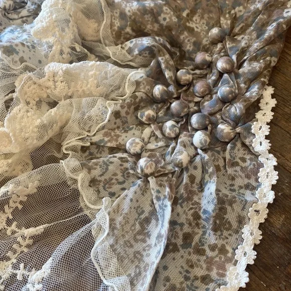 Vintage Style Lace detail Wrap - Picture 3 of 6
